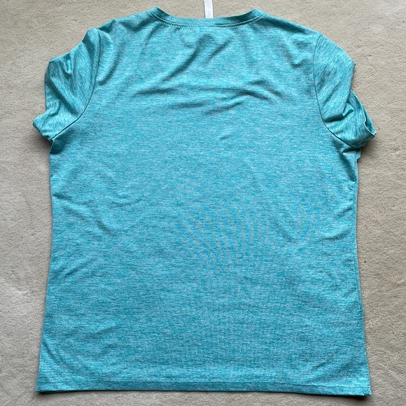 Workout Top in turquoise size L, fitted, side pocket wonderful condition - Picture 5 of 6